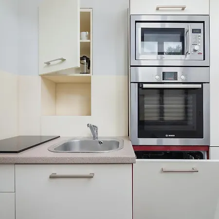 Astra - 4-Bedroom Ap For 10 - Parking - Main Square * كراكوفيا