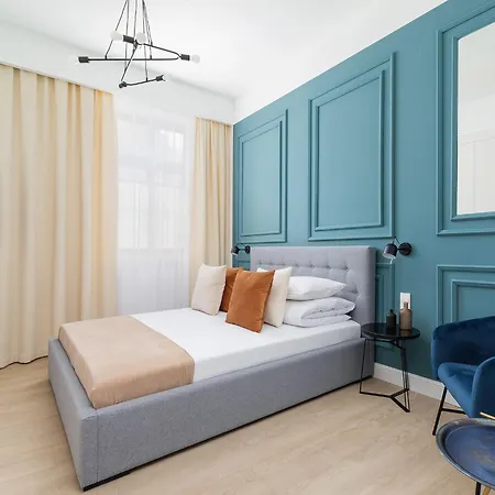 Astra - 4-Bedroom Ap For 10 - Parking - Main Square شقة *