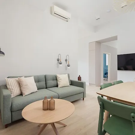 4 Bedroom - Main Square Appartement *