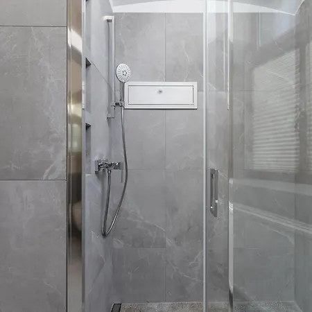 Astra - 4-Bedroom Ap For 10 - Parking - Main Square * كراكوفيا