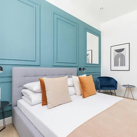 Astra - 4-Bedroom Ap For 10 - Parking - Main Square