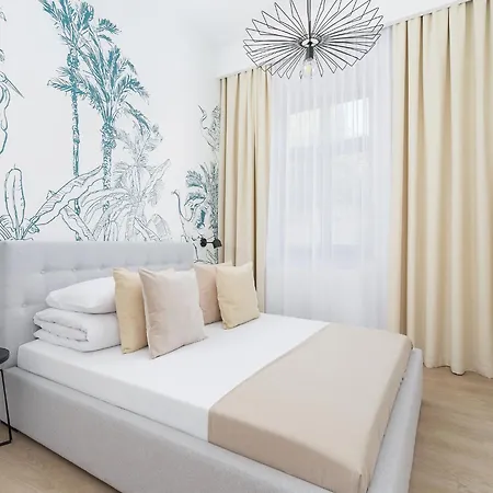Astra - 4-Bedroom Ap For 10 - Parking - Main Square