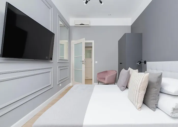 4 Bedroom - Main Square Lägenhet