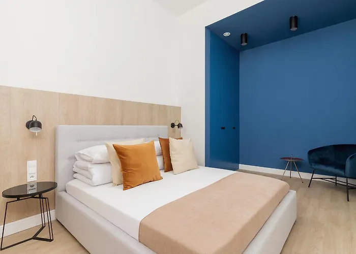 4 Bedroom - Main Square