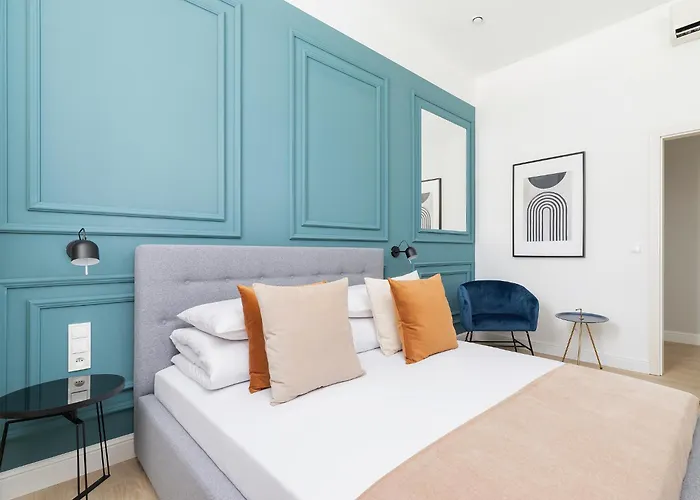 4 Bedroom - Main Square