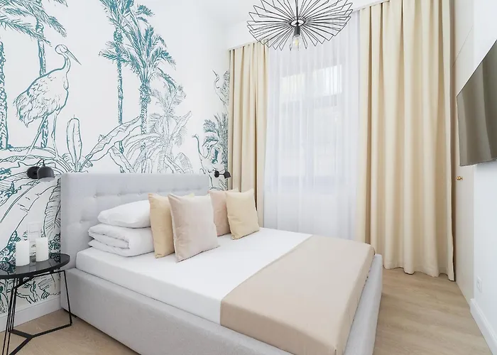 4 Bedroom - Main Square