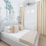 4 Bedroom - Main Square